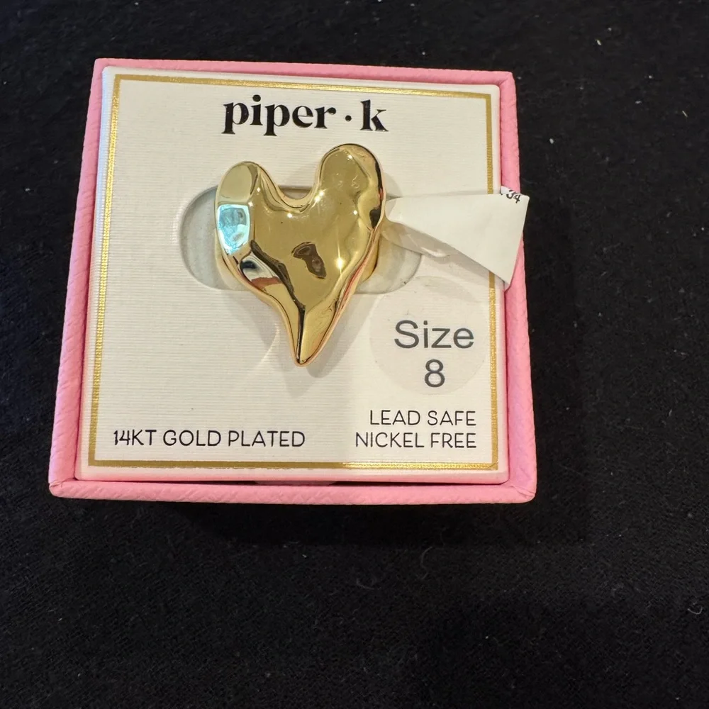 Piper K Gold Plated Heart Ring- fun for Valentine’s Day or all year long💛size 8